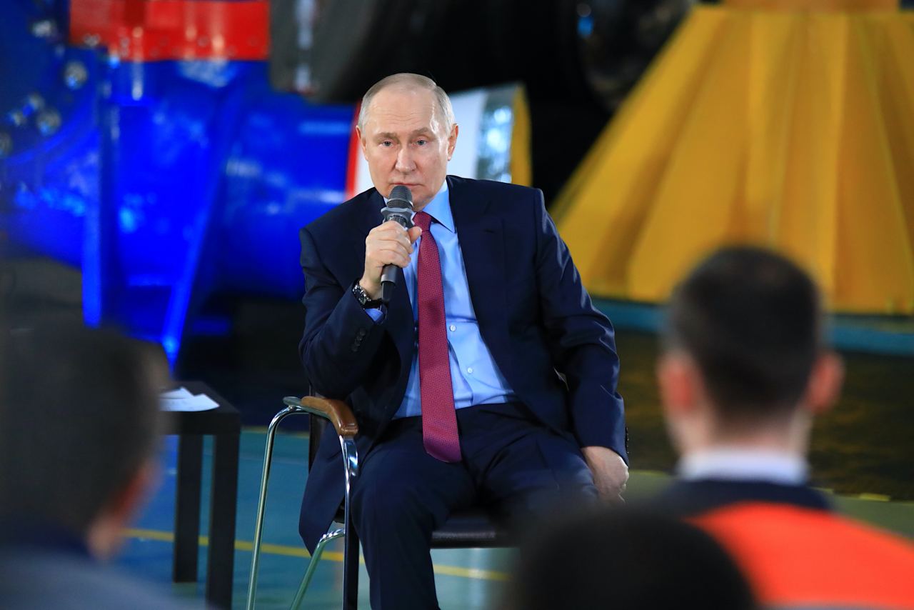 Владимир Путин убедительно побеждает на президентских выборах в России 