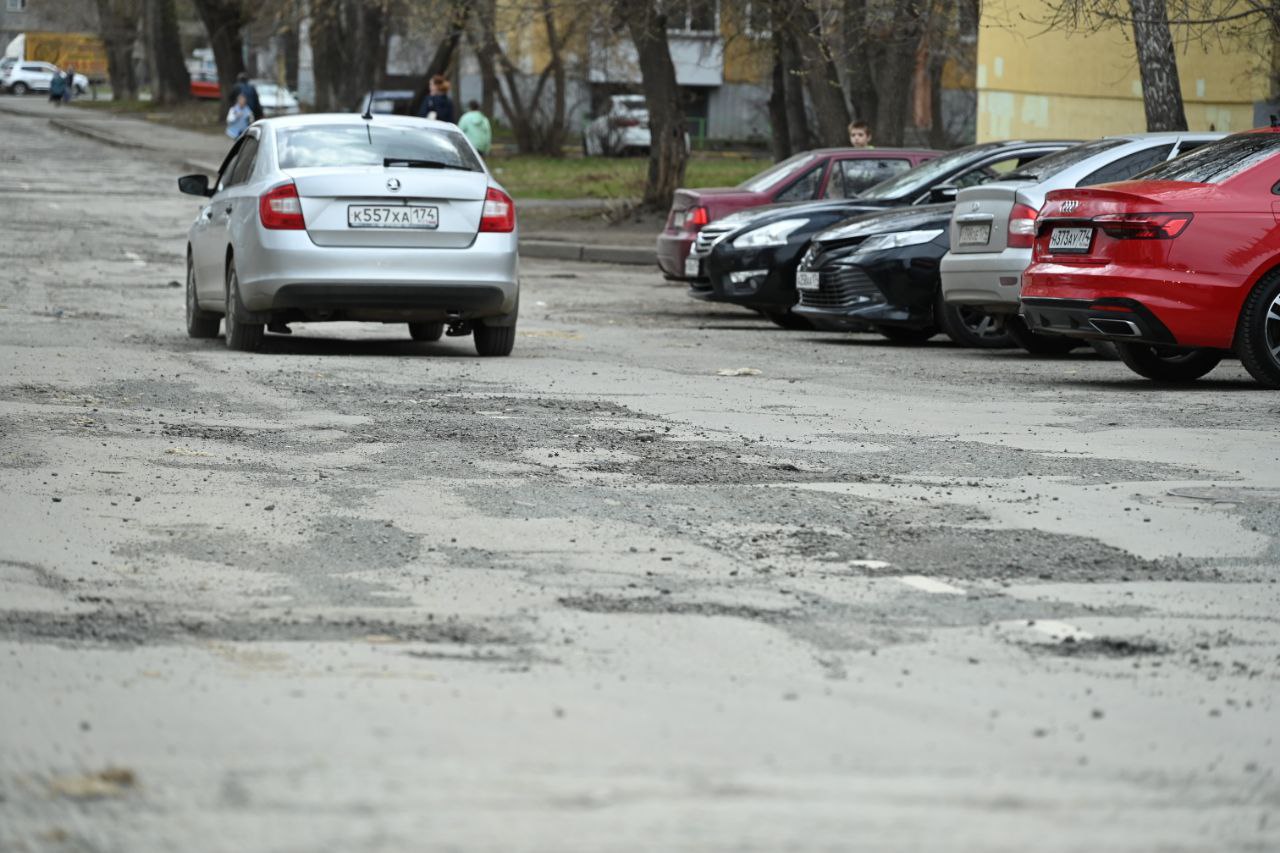 Челябинские дорожники проверят отремонтированные дороги и тротуары в поисках дефектов