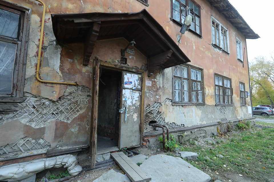 В центре Челябинска можно встретить ветхо-аварийное жилье 72255558_2354825868102334_7533580187183611904_n.jpg